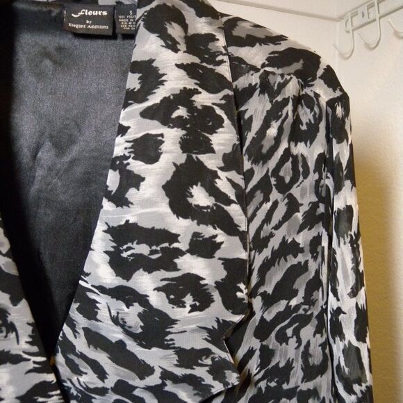 Fleurs By Elegant Additions Leopard Print Blazer Size: S - Picture 7 of 15
